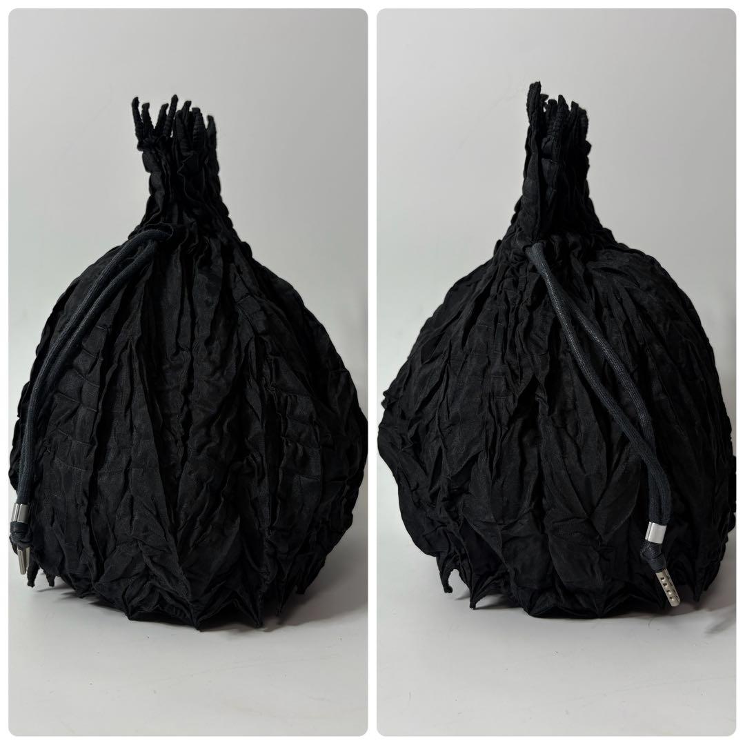 イッセイミヤケ　プリーツプリーズ　イッセイミヤケ　巾着　ポーチ　バッグブラック.