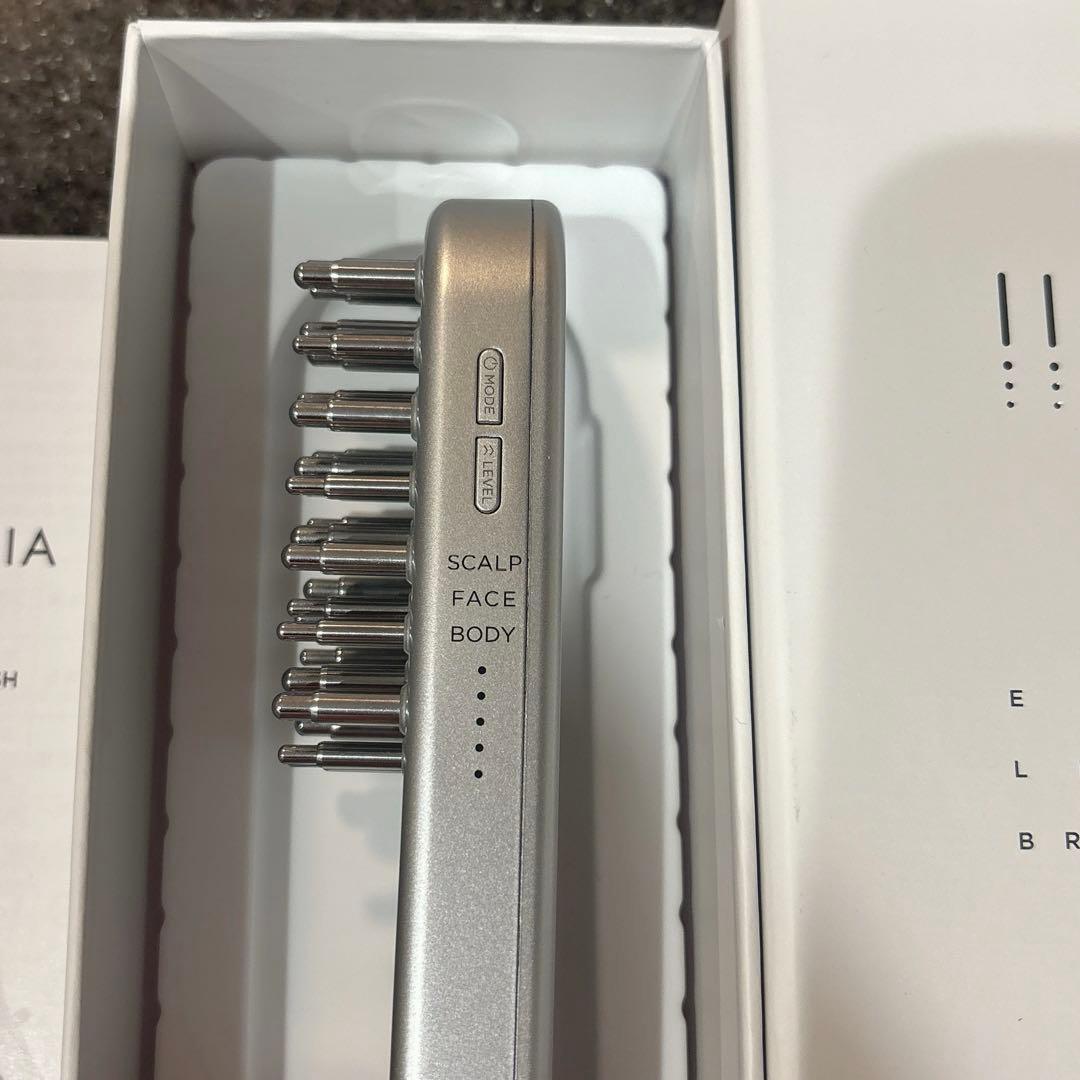 【 美品 】 SALONIA EMS LIFT BRUSH シルバー　サロニア