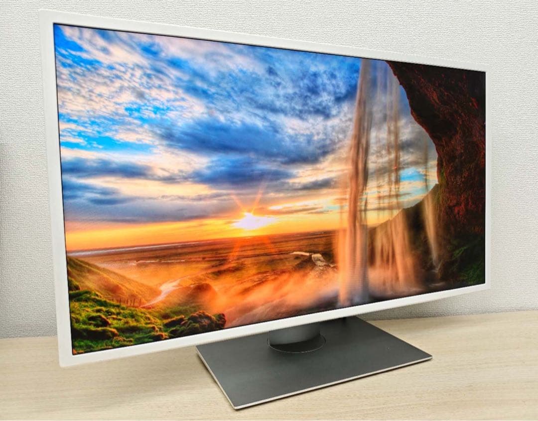 Dell デジタル ハイエンド シリーズ 32 8K モニター UP3218K