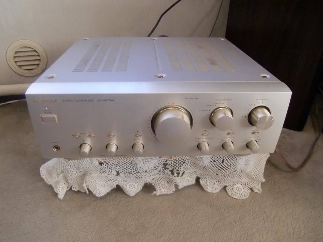 オーディオアンプ シルバー