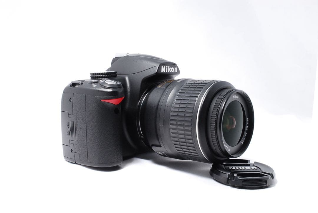持ち歩き楽々❤️Nikon D3000❤️軽量ボディ✨一眼レフカメラ
