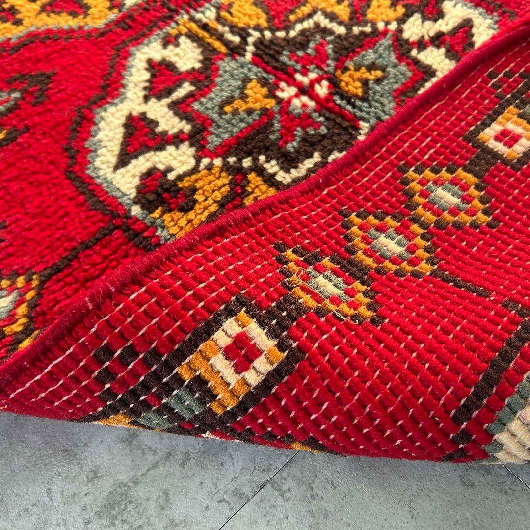 【1990s Vintage】ブルガリア産 125cm × 68cm 厚手ラグ