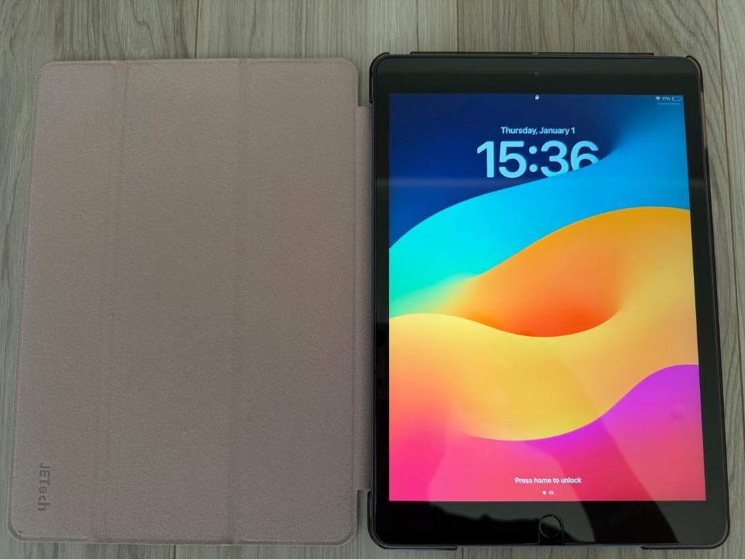 iPad7 第7世代 32GB WIFIモデル ピンクのカバー付き