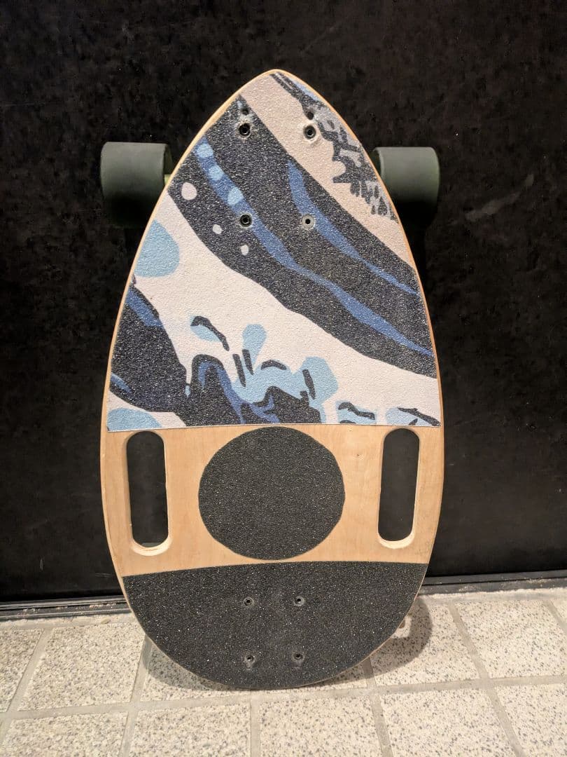 エッグ型スケートボード 青黒波模様　イロスコピーデッキ