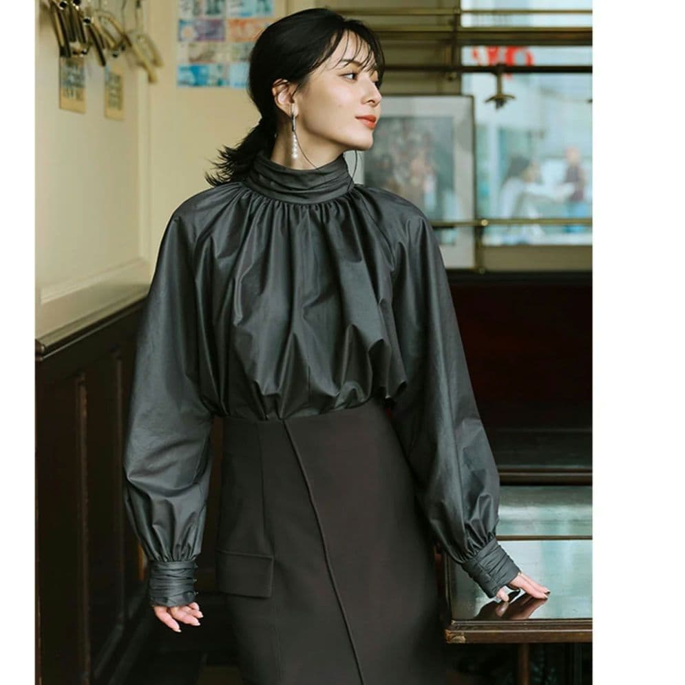 アニュアンス anuans ギャザーディテールデザインブラウス　チャコールグレー