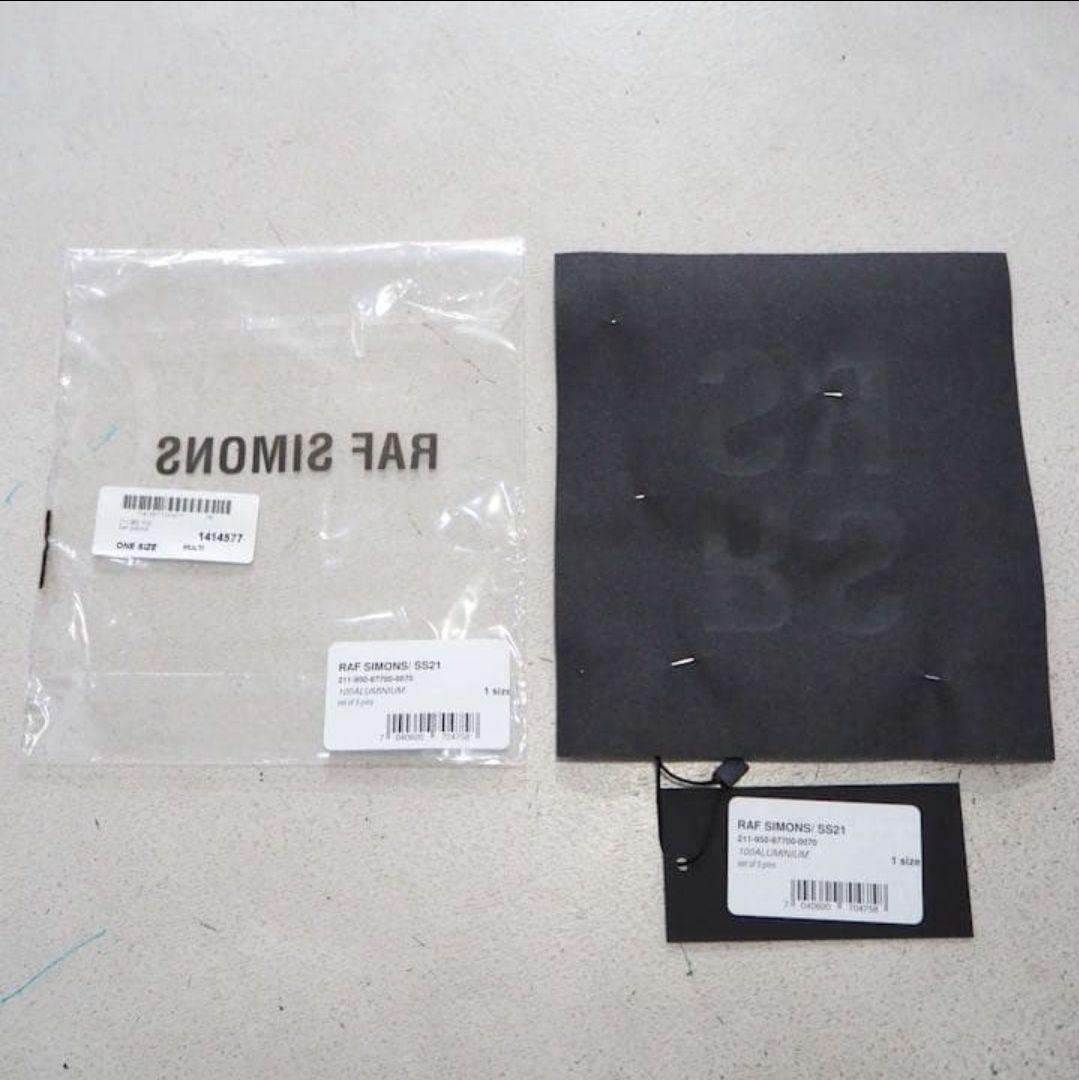 RAF SIMONS バッジセット(TREASUREJIHOOも使用缶バッチ)