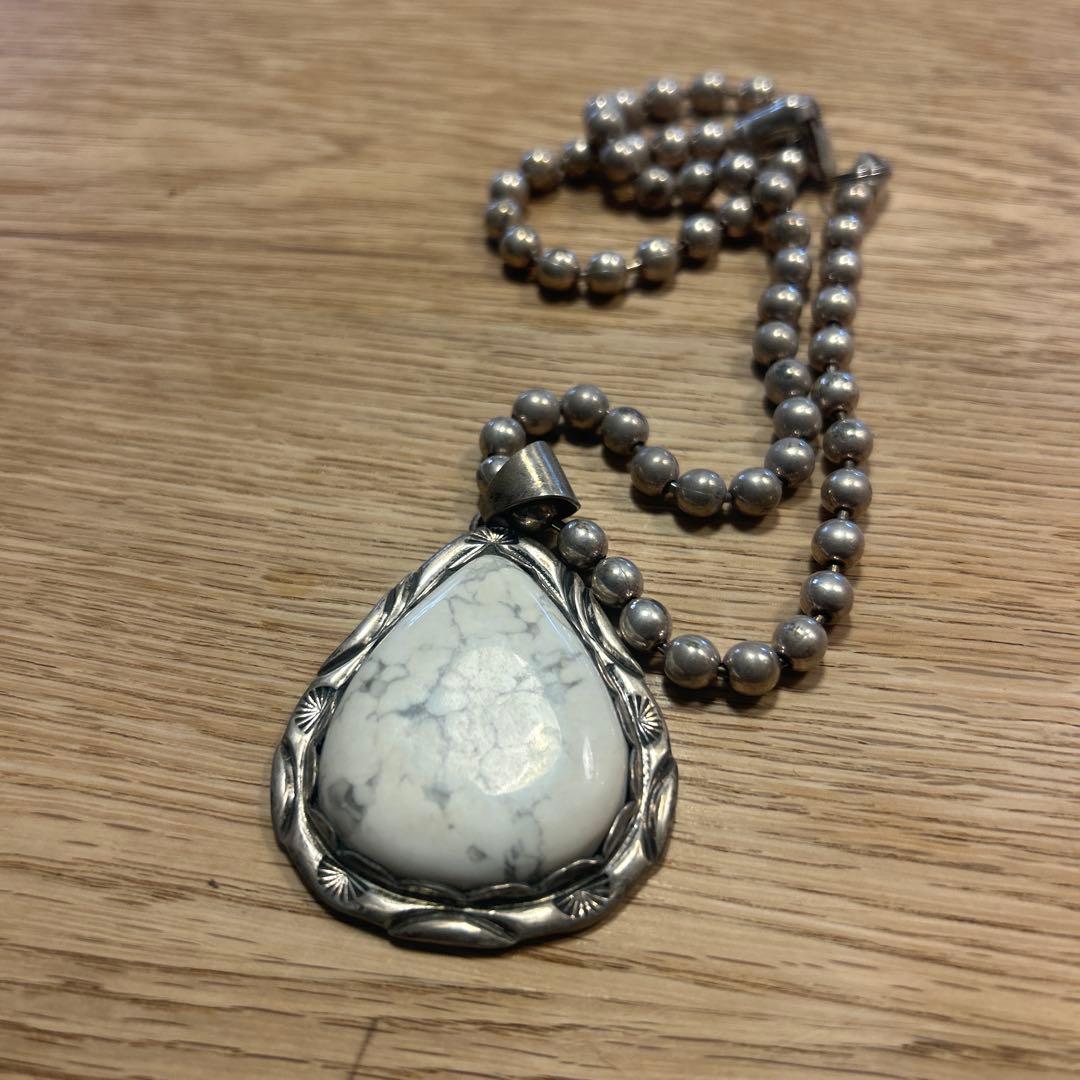 インディアンジュエリー　ナバホ ホワイトバッファロー　シルバー　ペンダント