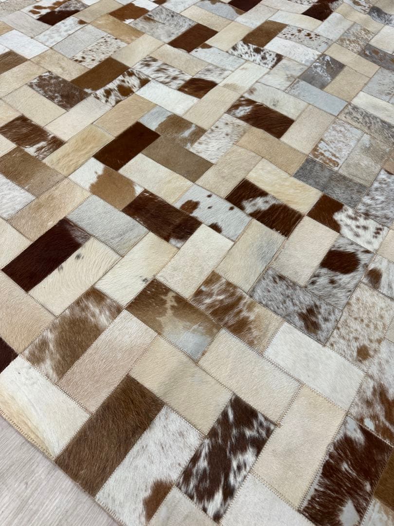 【東京都内23区配送無料】定価8万円　牛革　ラグ　カーペット　パッチワーク　絨毯