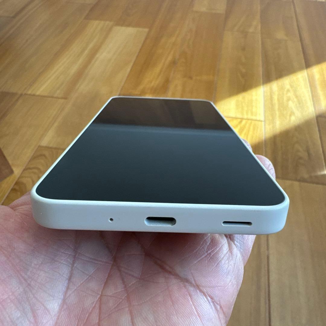 AQUOS wish 4 ホワイト 本体 取扱説明書付き ほぼ未使用