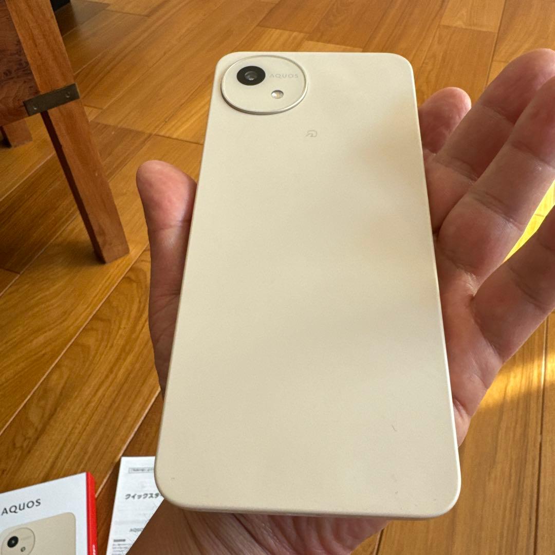 AQUOS wish 4 ホワイト 本体 取扱説明書付き ほぼ未使用