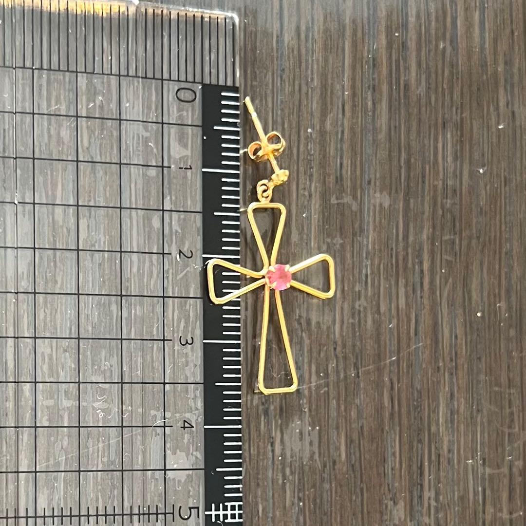 K18 ゴールド クロスデザイン ピアス（ピンク石付き）