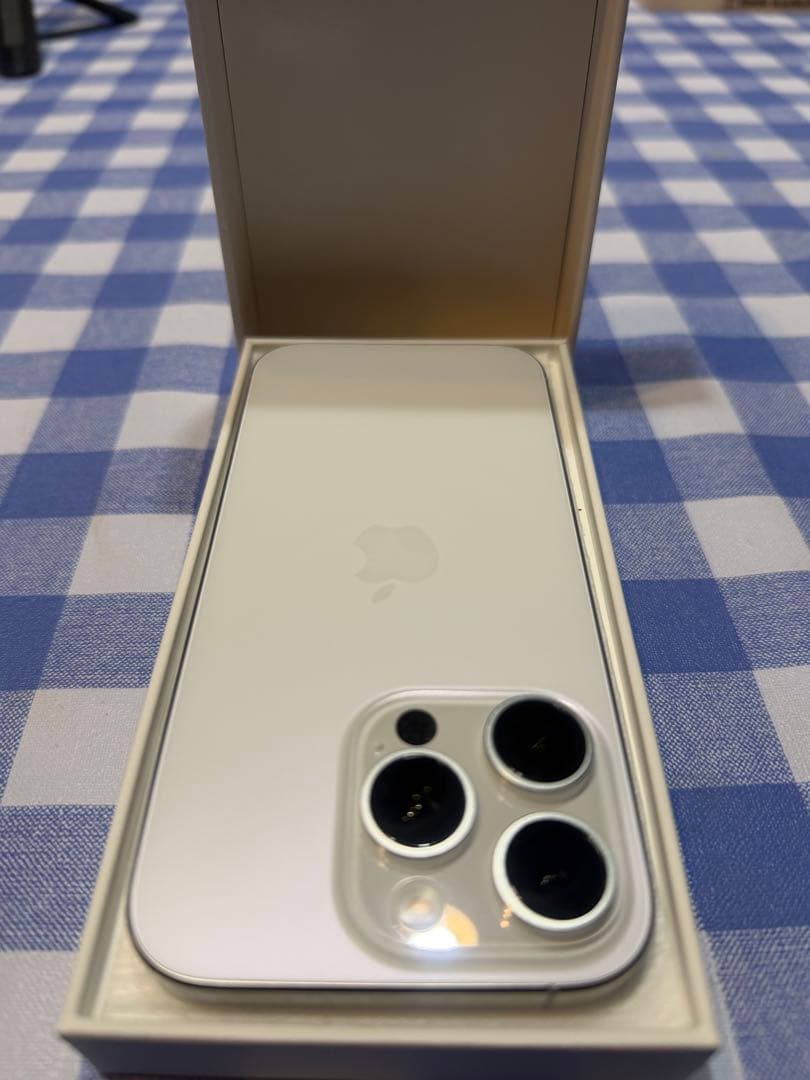 Apple iPhone 16pro ホワイトチタニウム 1TB