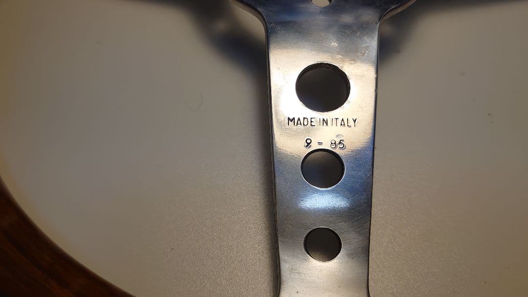 momo SuperINDY ステアリングホイール 31cm