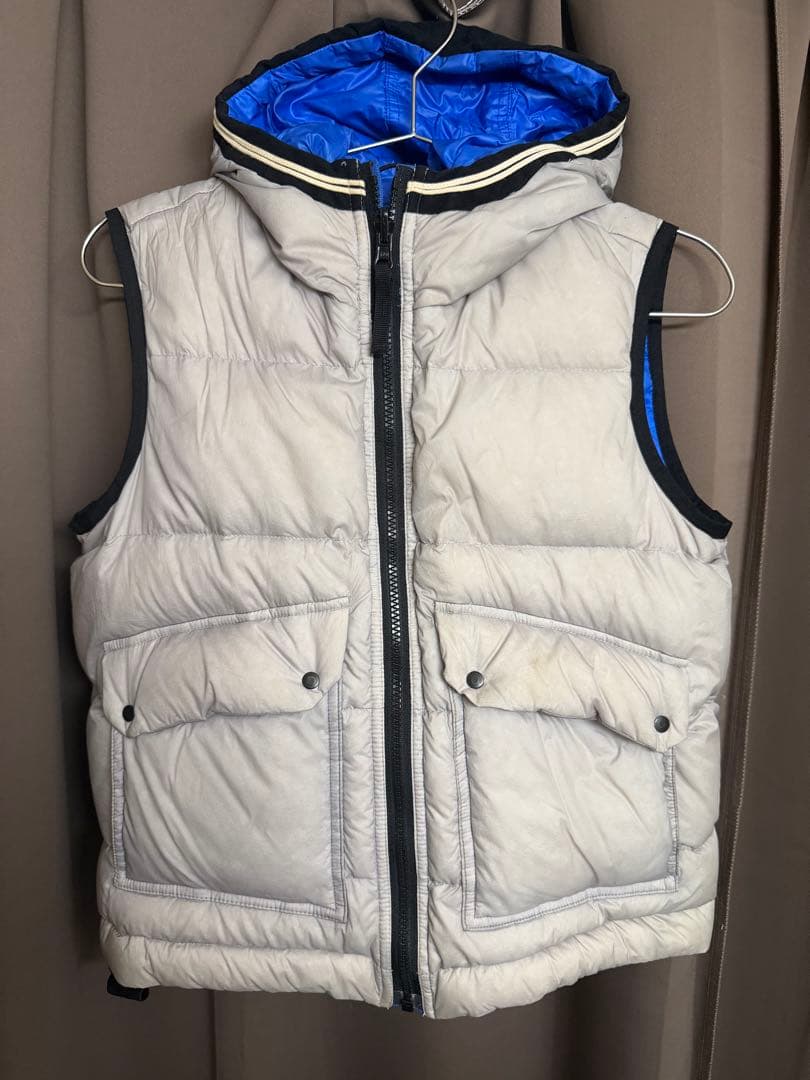 STONE  リバーシブル　フード付きダウンベスト