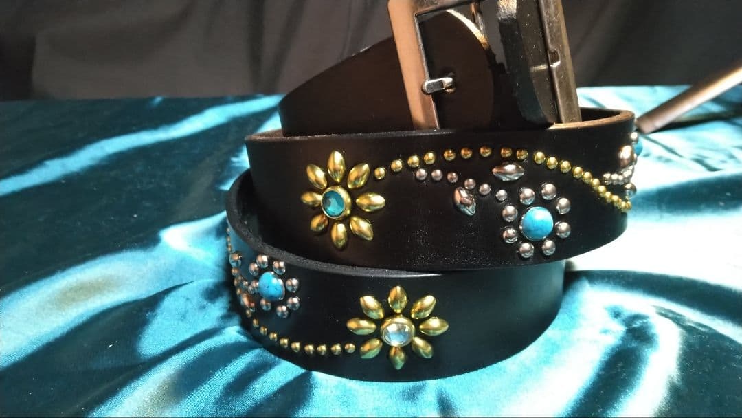 PG栃木レザーツタ&フラワースタッズベルト　ブラック　ニッケル&ブラス