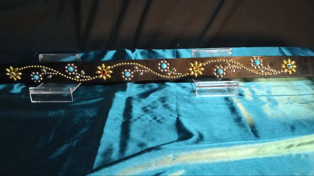 PG栃木レザーツタ&フラワースタッズベルト　ブラック　ニッケル&ブラス