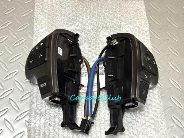 200系 ハイエース 6/7型 ダークプライム ステアリングスイッチ