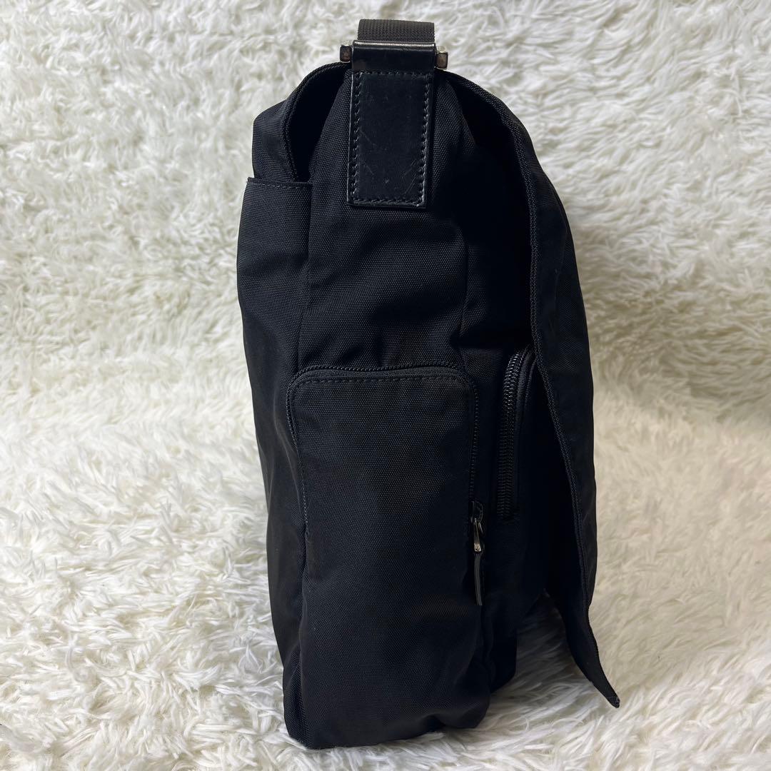 美品✨ GUCCI メッセンジャーバッグ 黒 キャンバス レザー A4収納可能