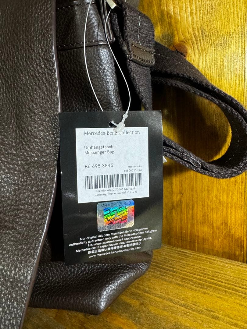 Mercedes-Benz メッセンジャーバッグ ダークブラウン