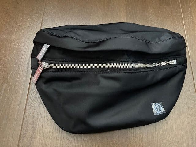 新品！ルルレモン　シティーアドベンチャー　ベルトバッグ