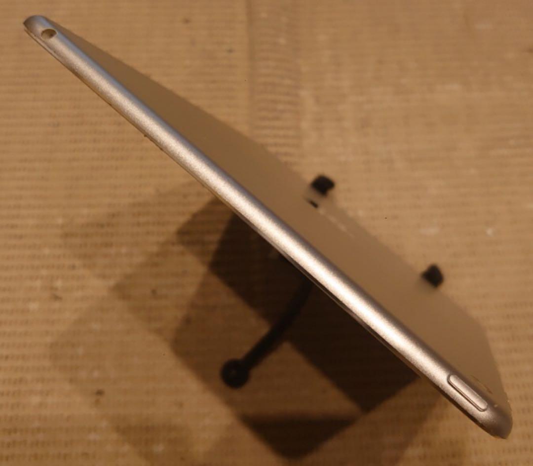 RG5VT 完動品iPad Air2(A1566)本体16GBシルバー送料込