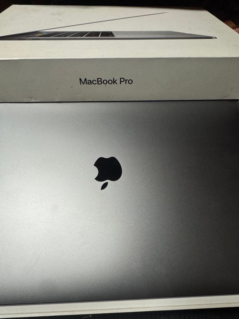 MacBook Pro 15.4インチ スペースグレー