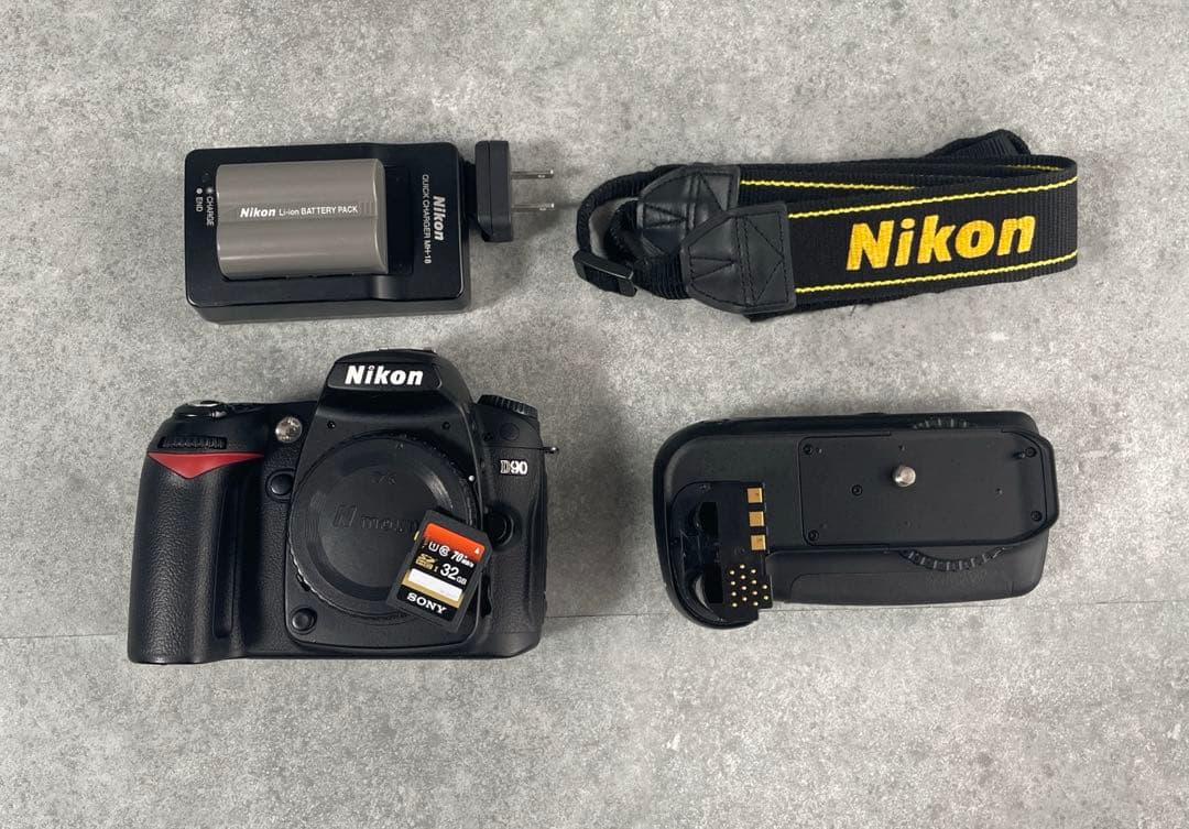 ★完動美品★ Nikon D90 純正バッテリーグリップセット　S数2万以下