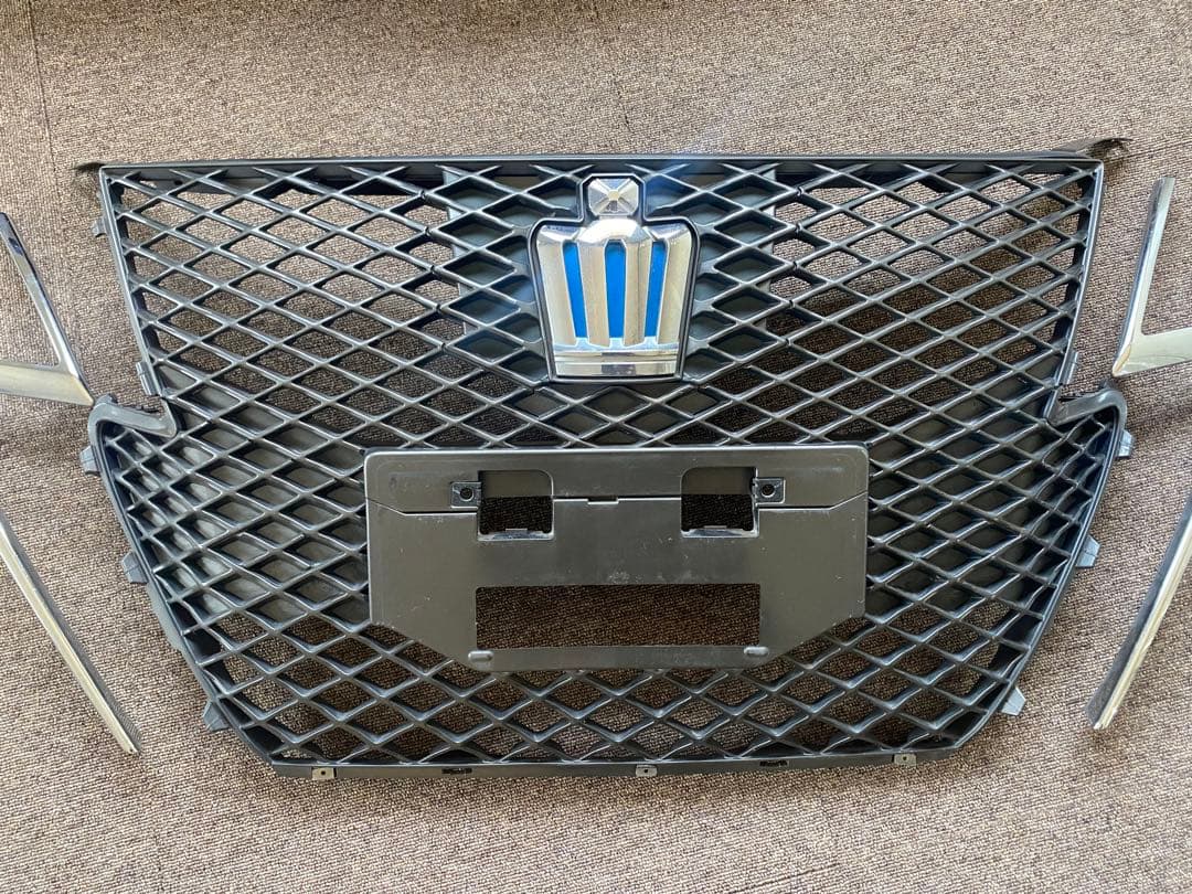 フロントグリル 青い王冠エンブレム