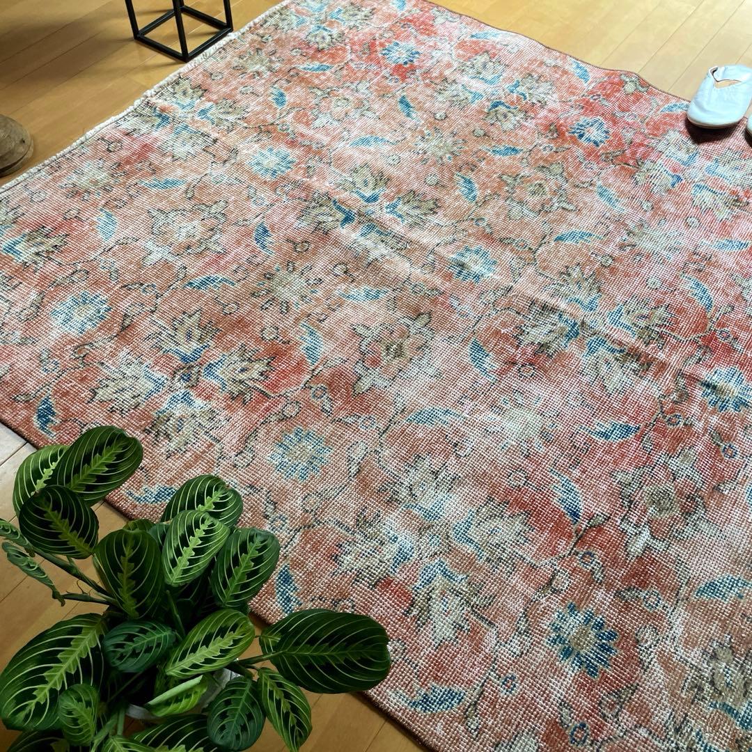 130×184 擦れシャビー　サーモン　草花ボタニカル　トルコヴィンテージラグ