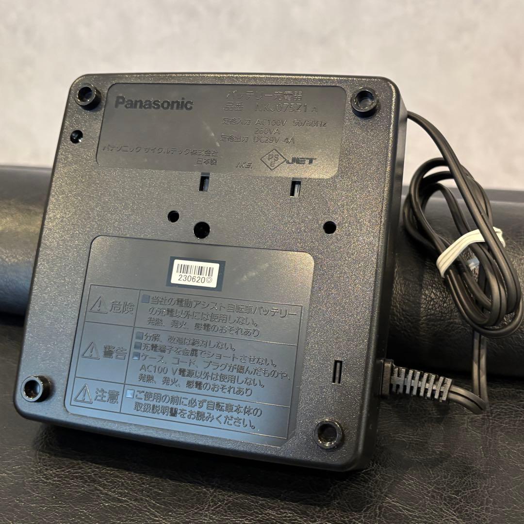 【美品】Panasonic 電動自転車用バッテリー充電器 NKJ075Z1