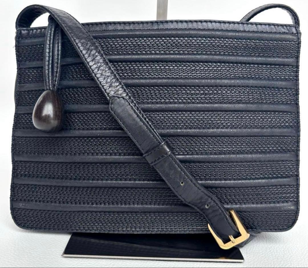 【中古】ロエベ ショルダーバッグ オールレザー ビンテージ ブラック