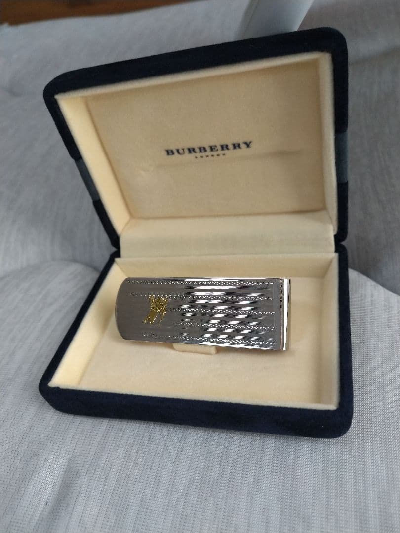 美品 BURBERRY シルバーマネークリップ