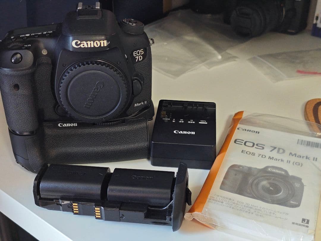 美品Canon EOS 7D Mark II 本体 バッテリーグリップ付き