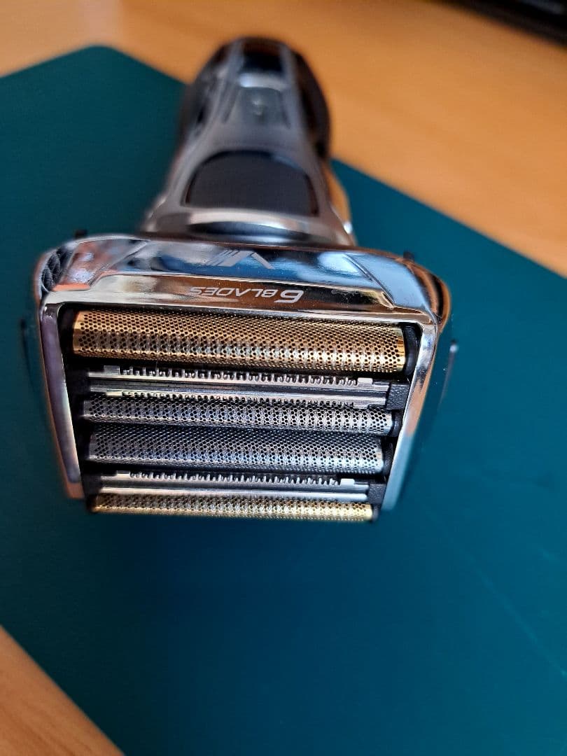 週末限定 値下げ！電気シェーバーイズミ6枚刃IZFIZF-V950S