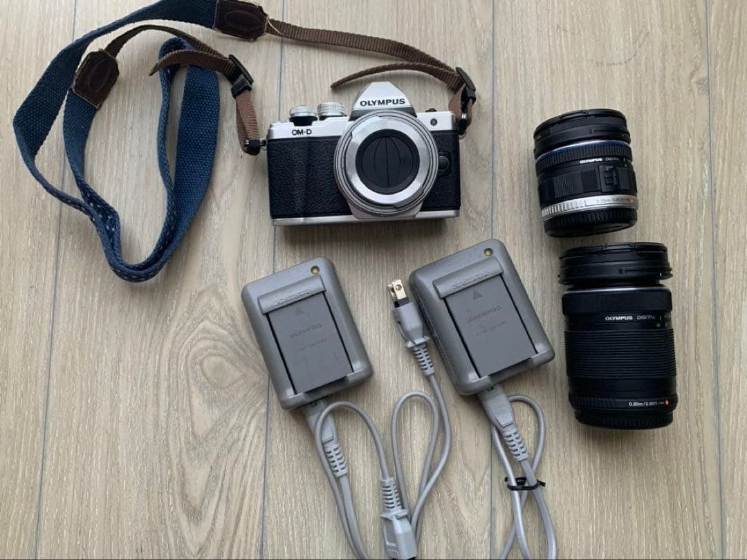 Olympus OM-D ミラーレスカメラ 本体とレンズ2本