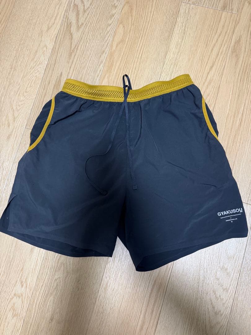 GYAKUSOU ショートパンツ 黒/黄色　サイズＭ