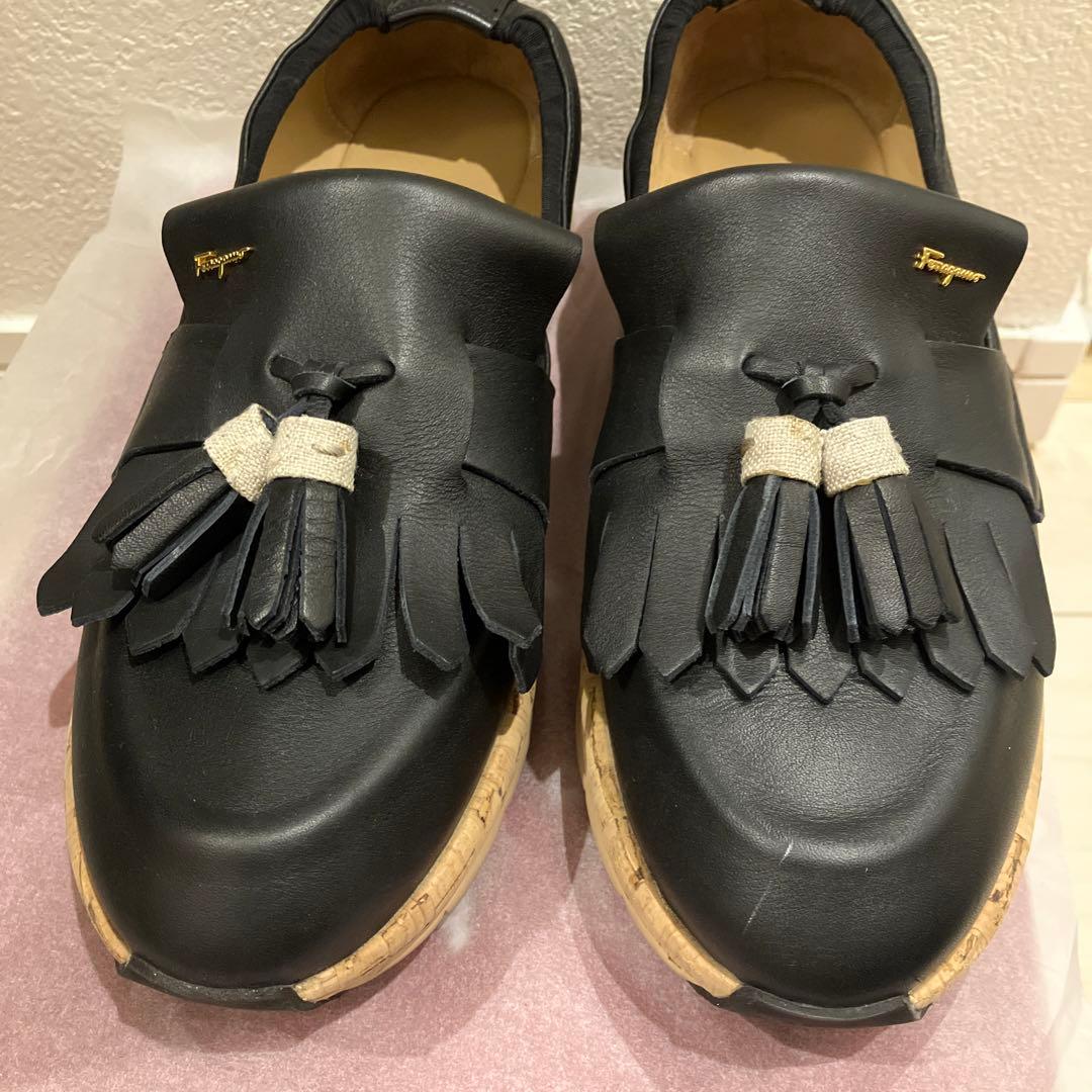 フェラガモ タッセルレザースリッポンローファー　靴袋付き MADOR 6