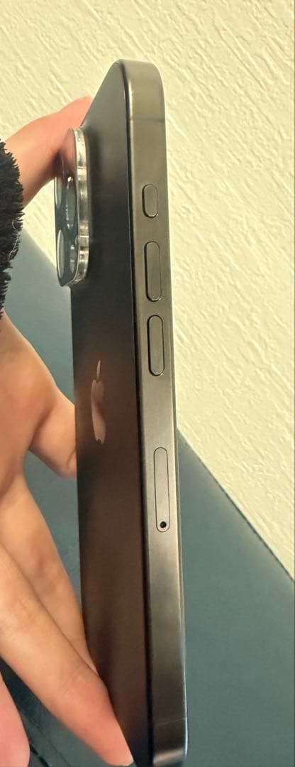 Apple iPhone 15 Pro ブラックチタニウム 128GB本体と箱