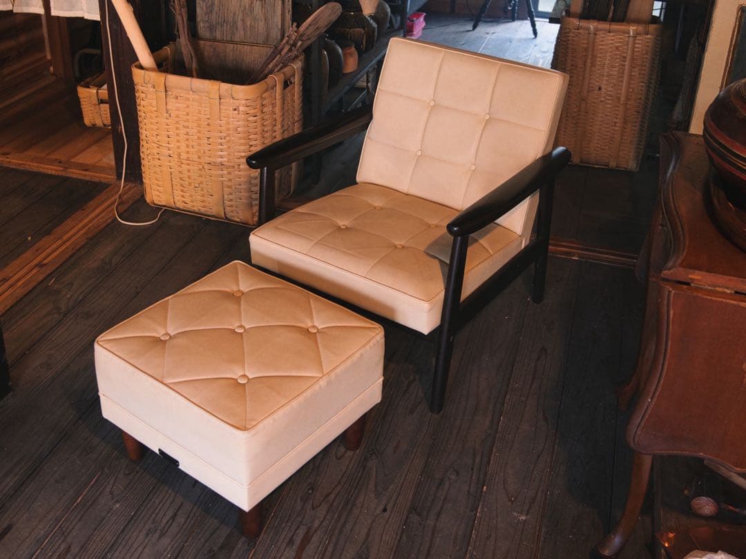 カリモク60 Kチェア　1シーター　アイボリー　ホワイト　オットマン