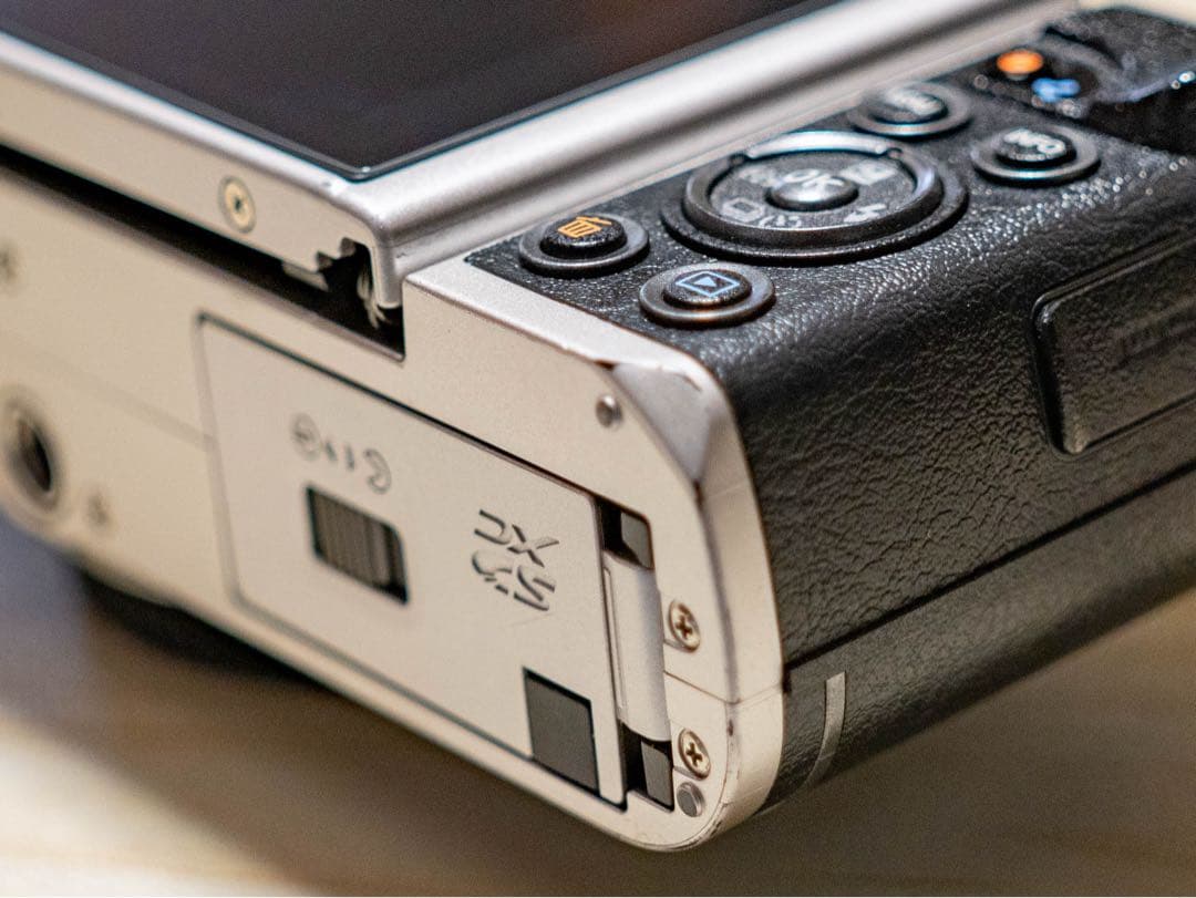 OLYMPUS PEN E-PL9 シルバー/ブラック 本体　少し難あり