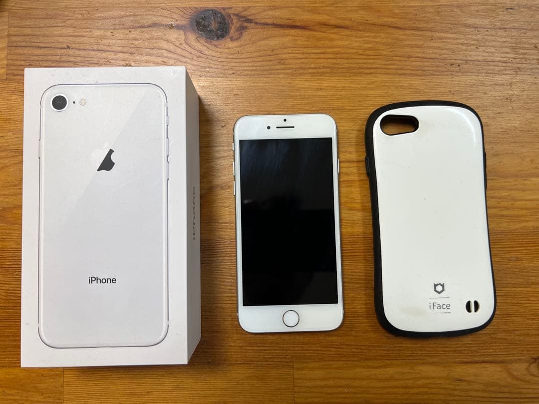 iPhone 8 シルバー 64 GB ifaceケース付き バッテリー100%