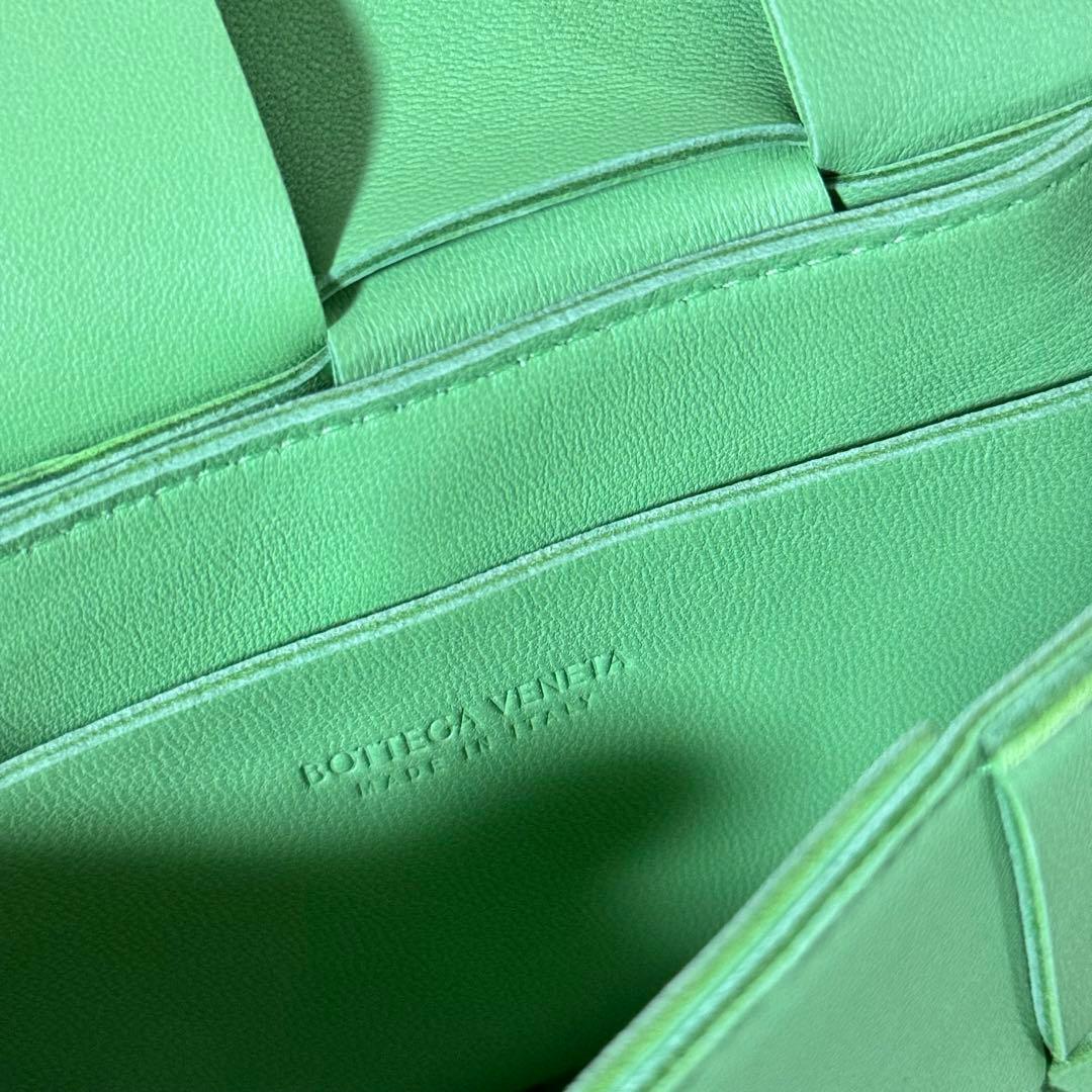 新品未使用✨ボッテガヴェネタ　カセットミニベルト　イントレチャート　ピスタチオ