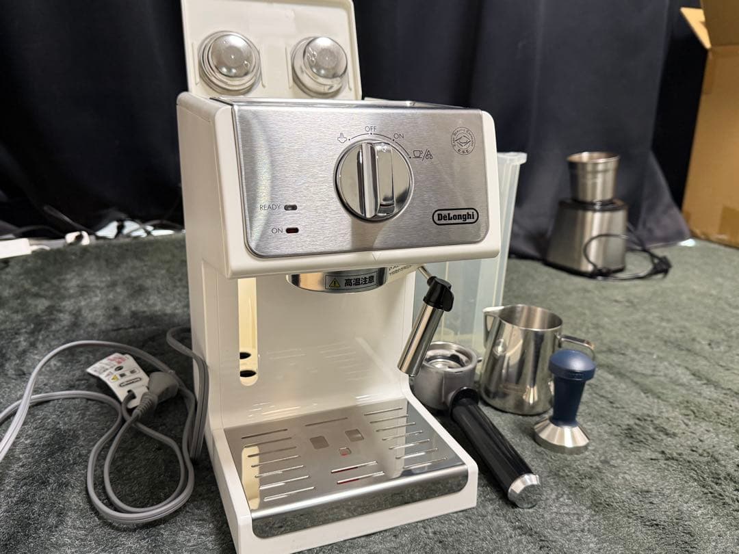 DeLonghi デロンギ エスプレッソマシン ECP3220J-W おまけ付き