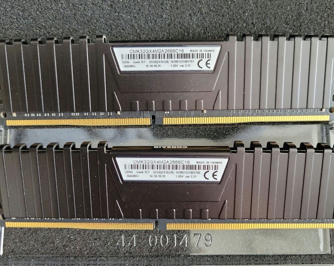 CORSAIR メモリDDR4 64GB (16GBx4) 2666MHz