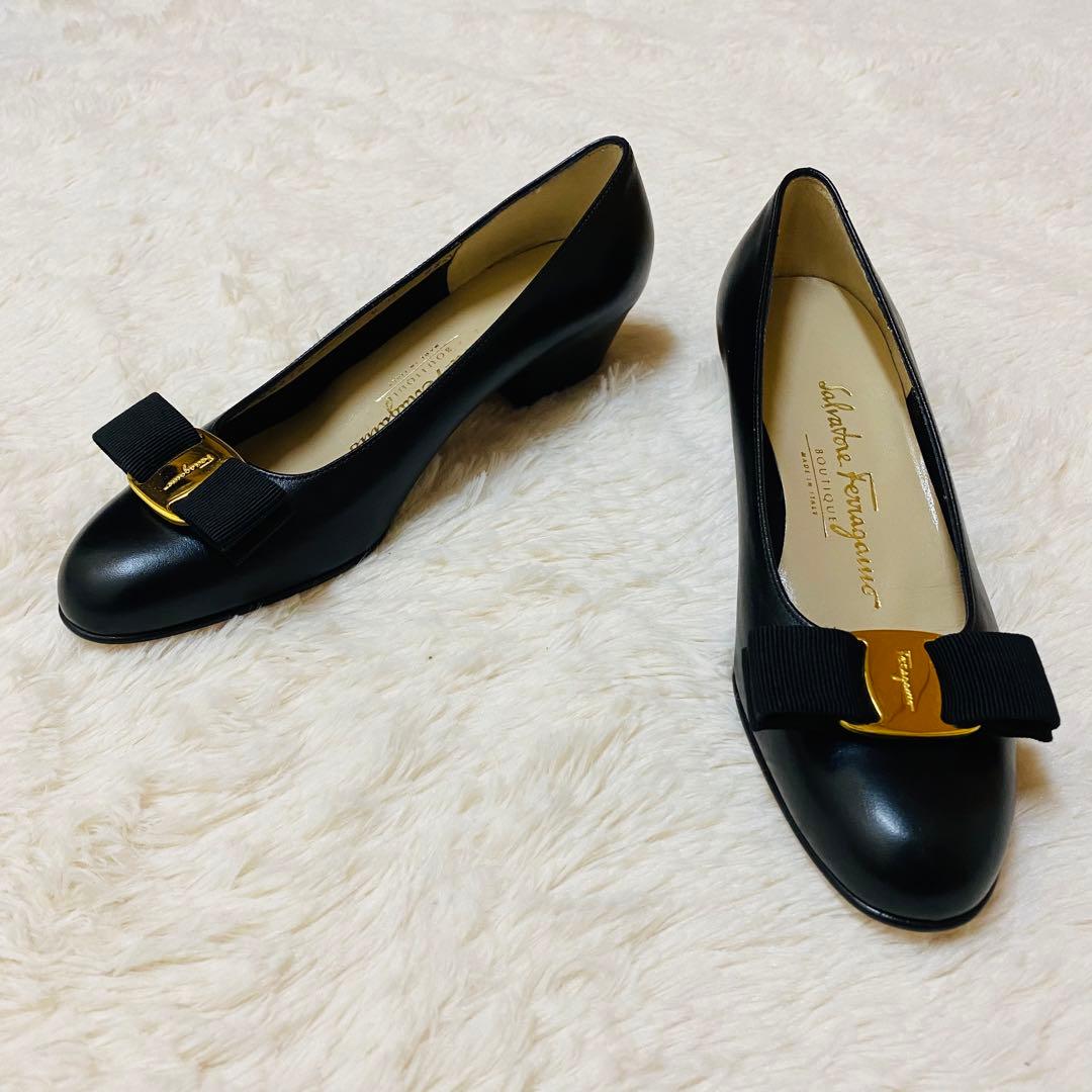 未使用級！Salvatore Ferragamo ヴァラリボン　パンプス レザー