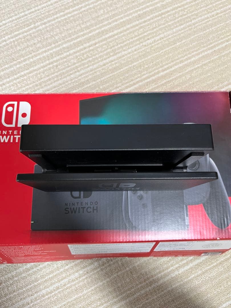 【美品】2020年製 Nintendo Switch 本体 &キャリーケース