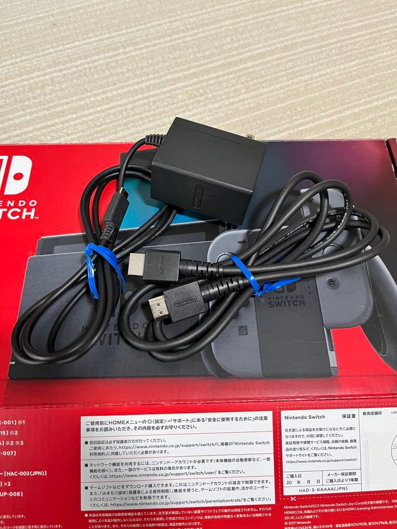 【美品】2020年製 Nintendo Switch 本体 &キャリーケース