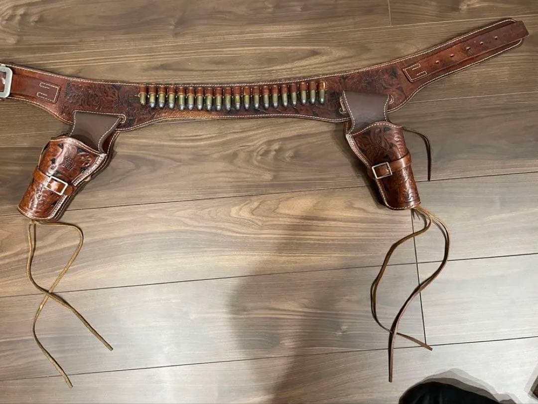 人気　ウエスタンレザー ホルスターベルト　おまけ弾丸付き