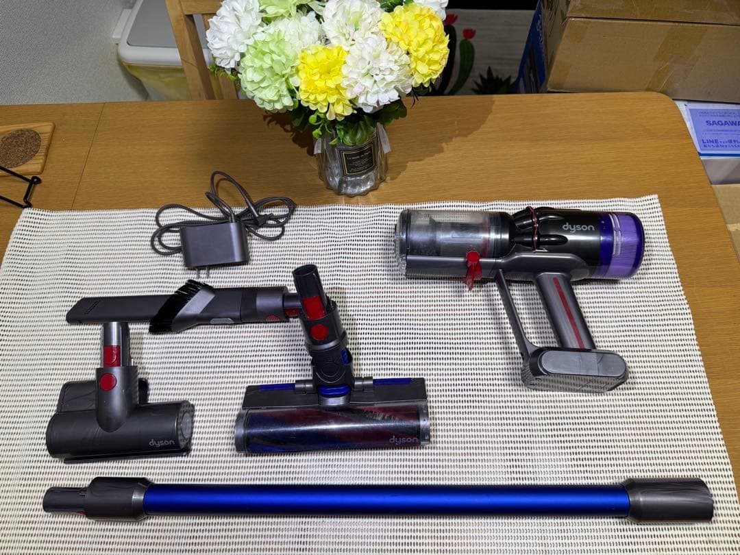 ダイソン dyson SV21 掃除機 コードレスクリーナー 清掃済み　[13]