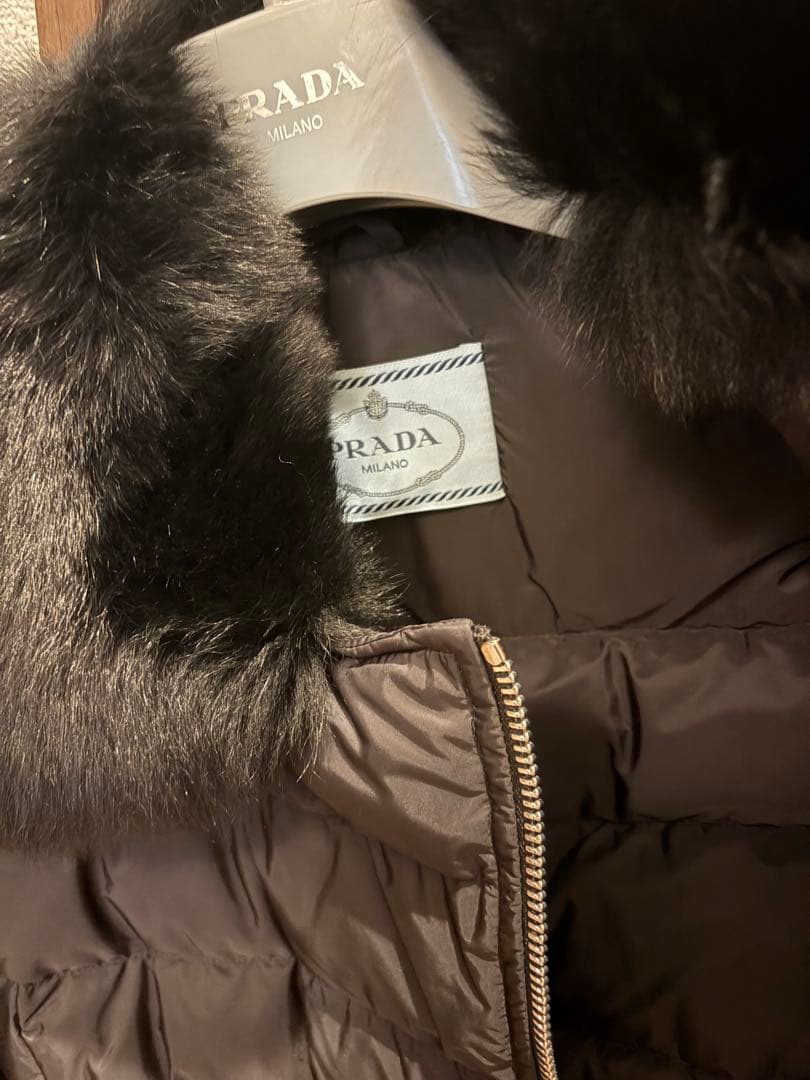 未使用品　PRADA ロゴプレートダウンジャケット 42